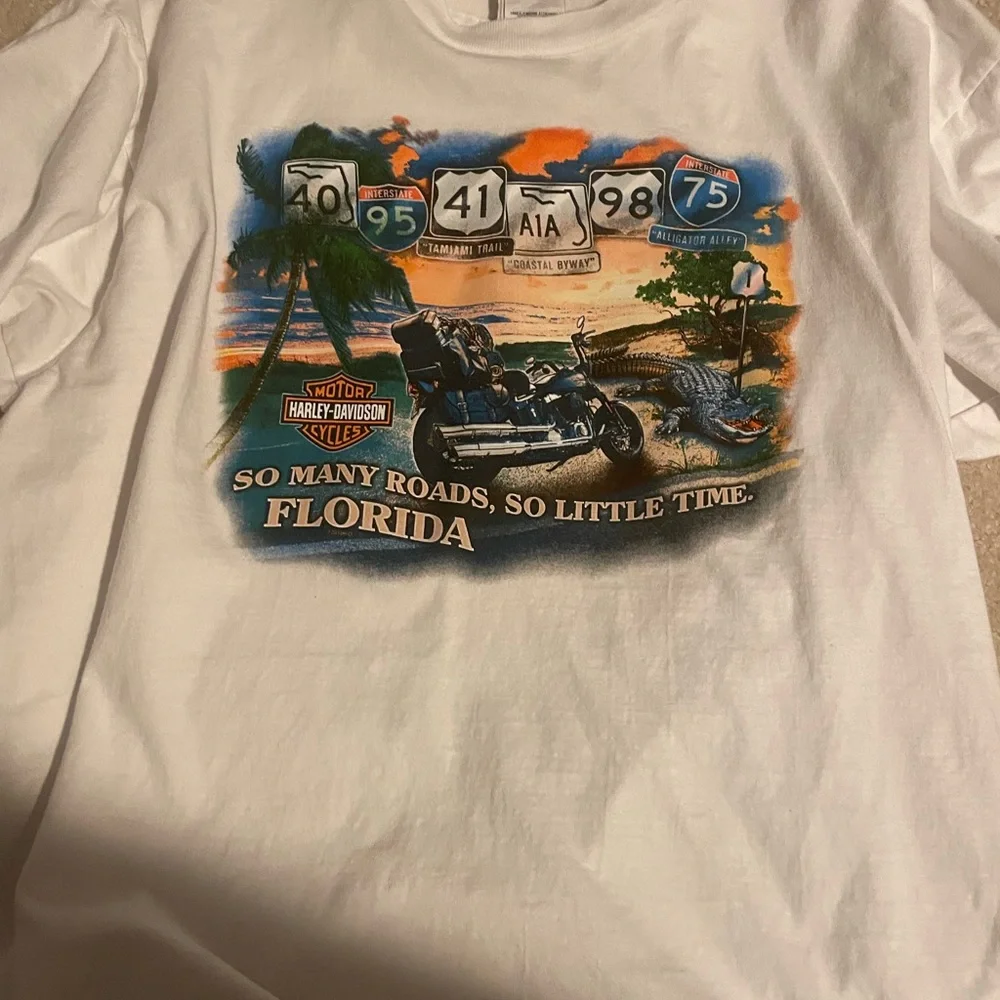 Very cool graphic tee - Picture 1 of 2